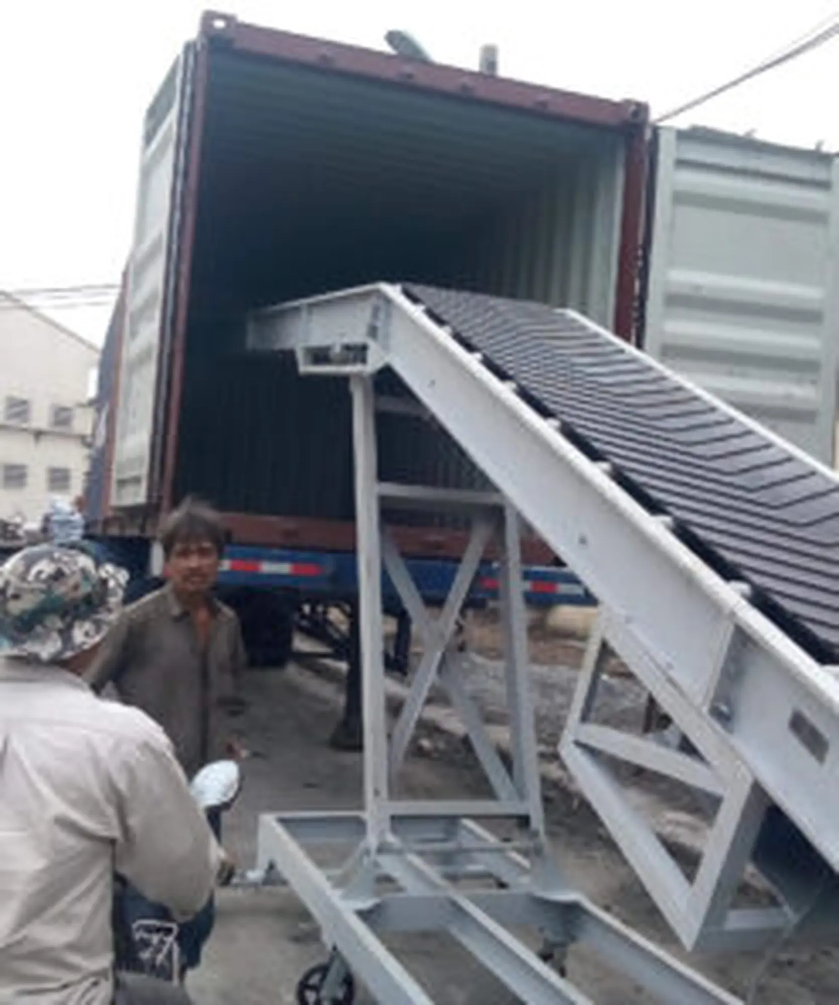 Băng tải nâng hạ