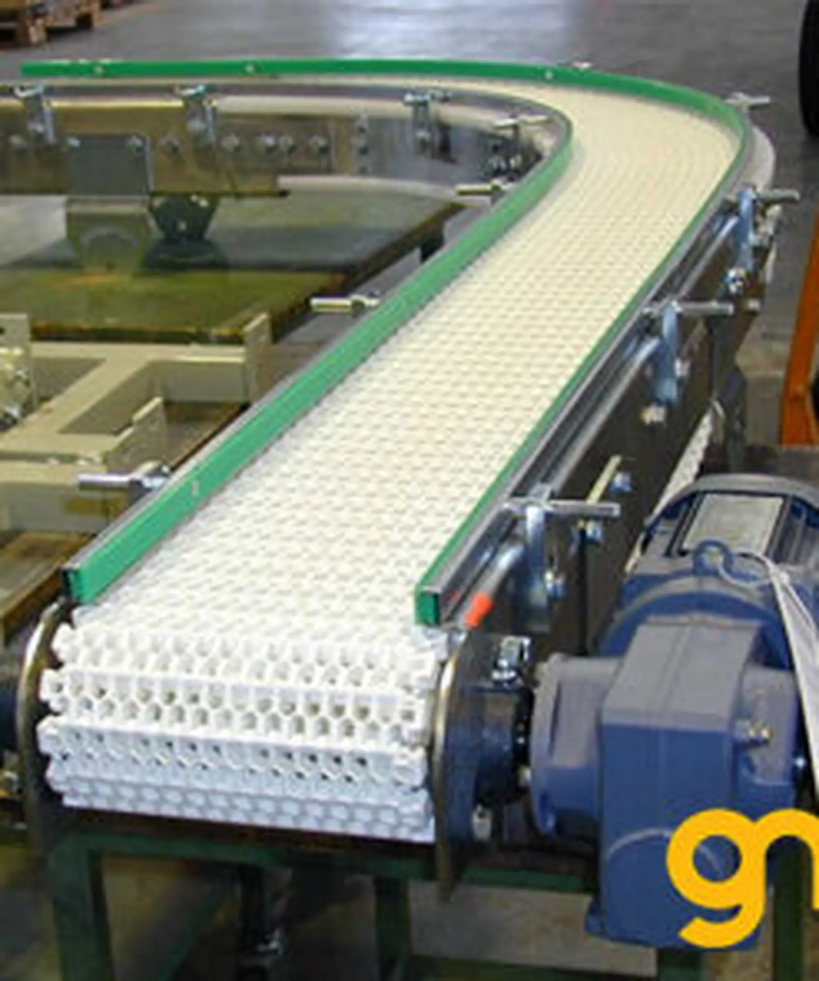 Băng tải xích nhựa